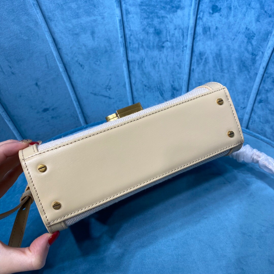 YSL Cassandra