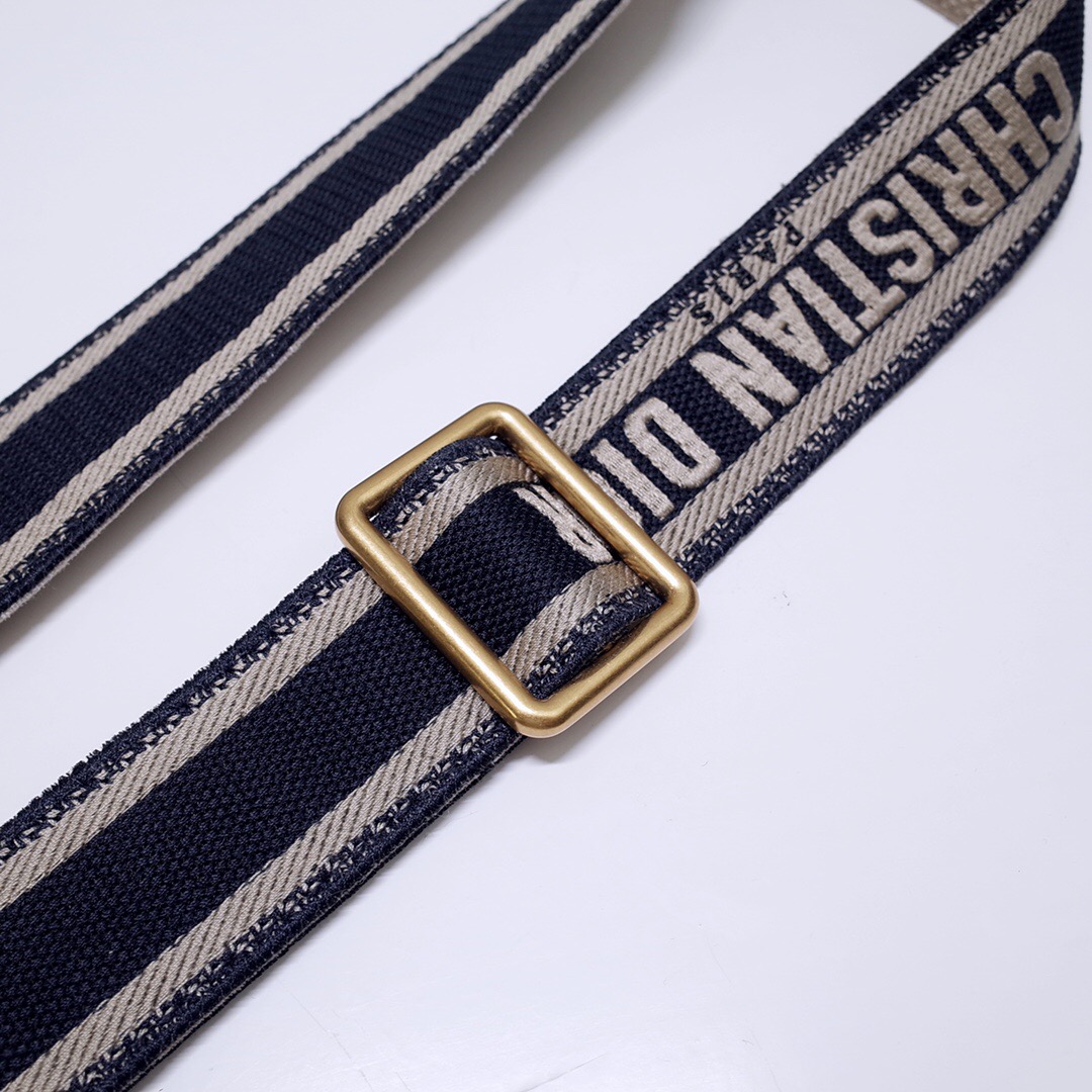D*or shoulder strap