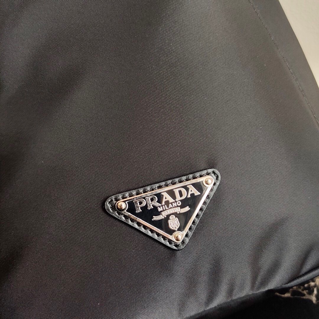 Pra*a chest bag