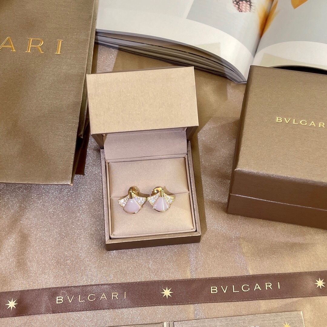 B*l*ai earring