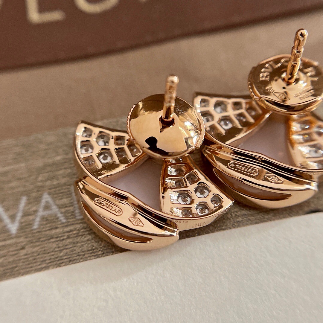 B*l*ai earring