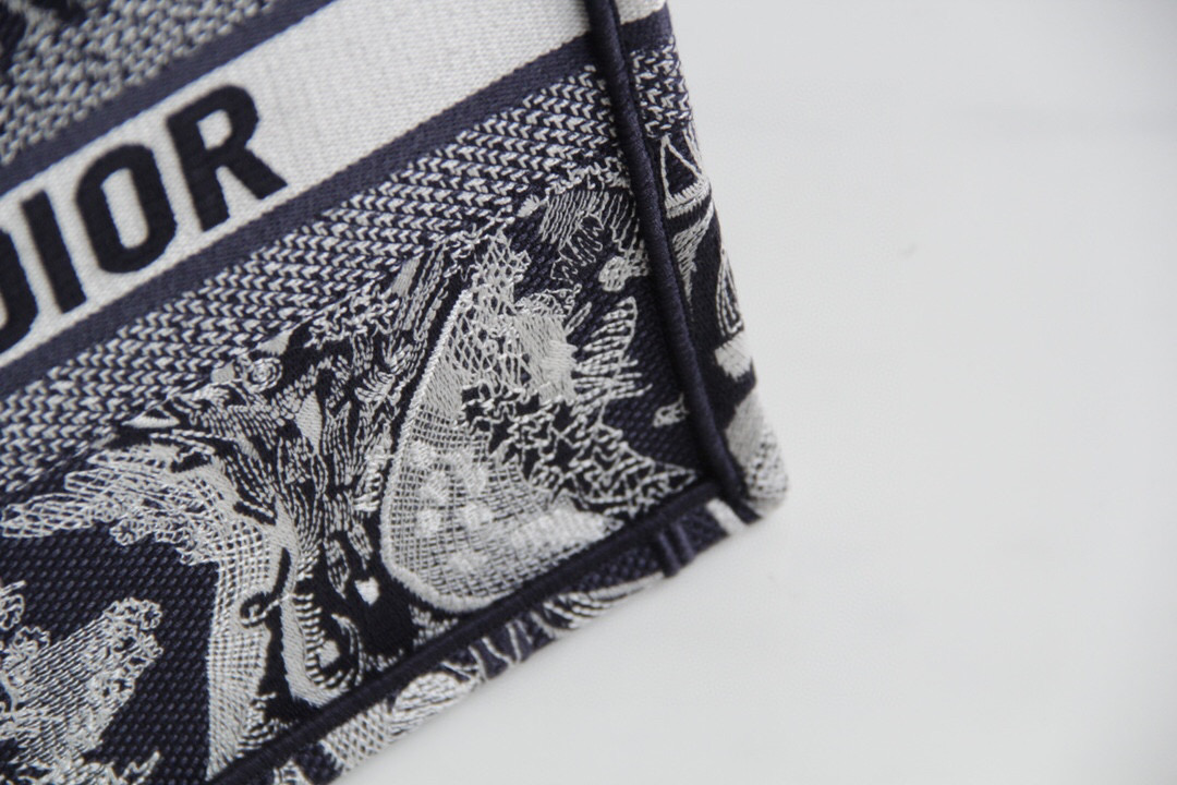 D*or book tote
