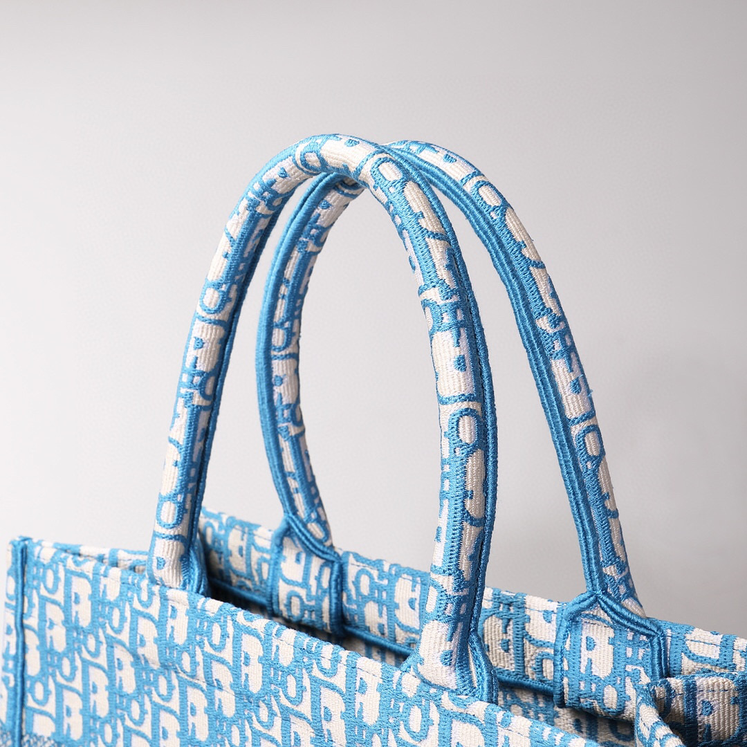 D*or book tote
