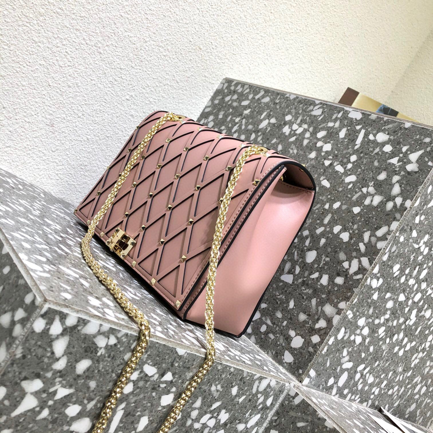 Va1e*ntin0 beehive