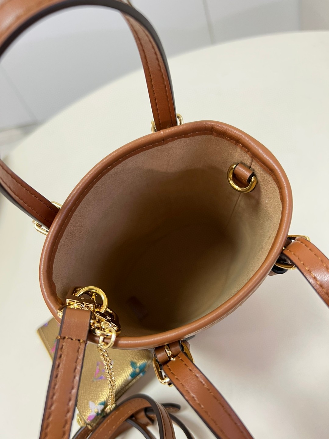 l**is V*t*n nano bucket