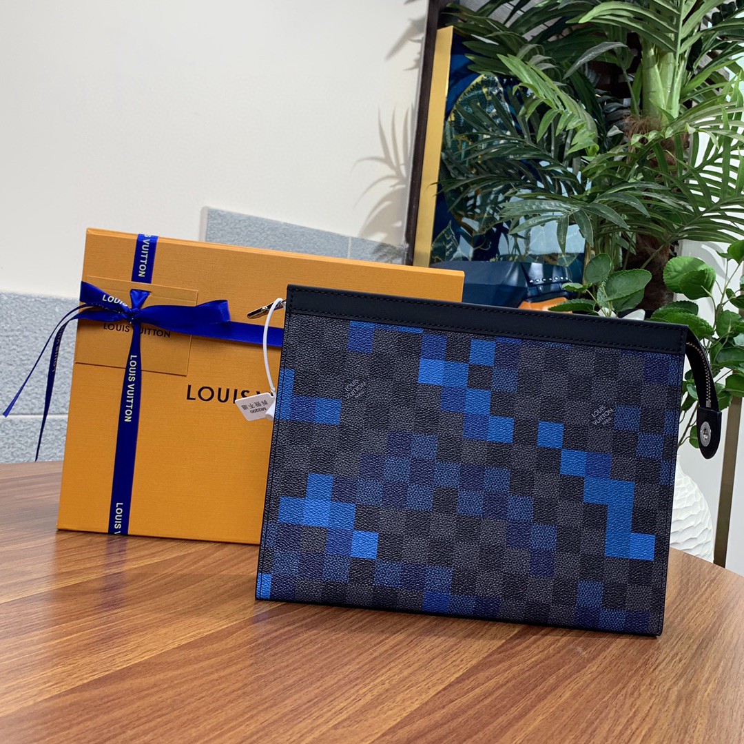 l**is V*t*n clutch bag