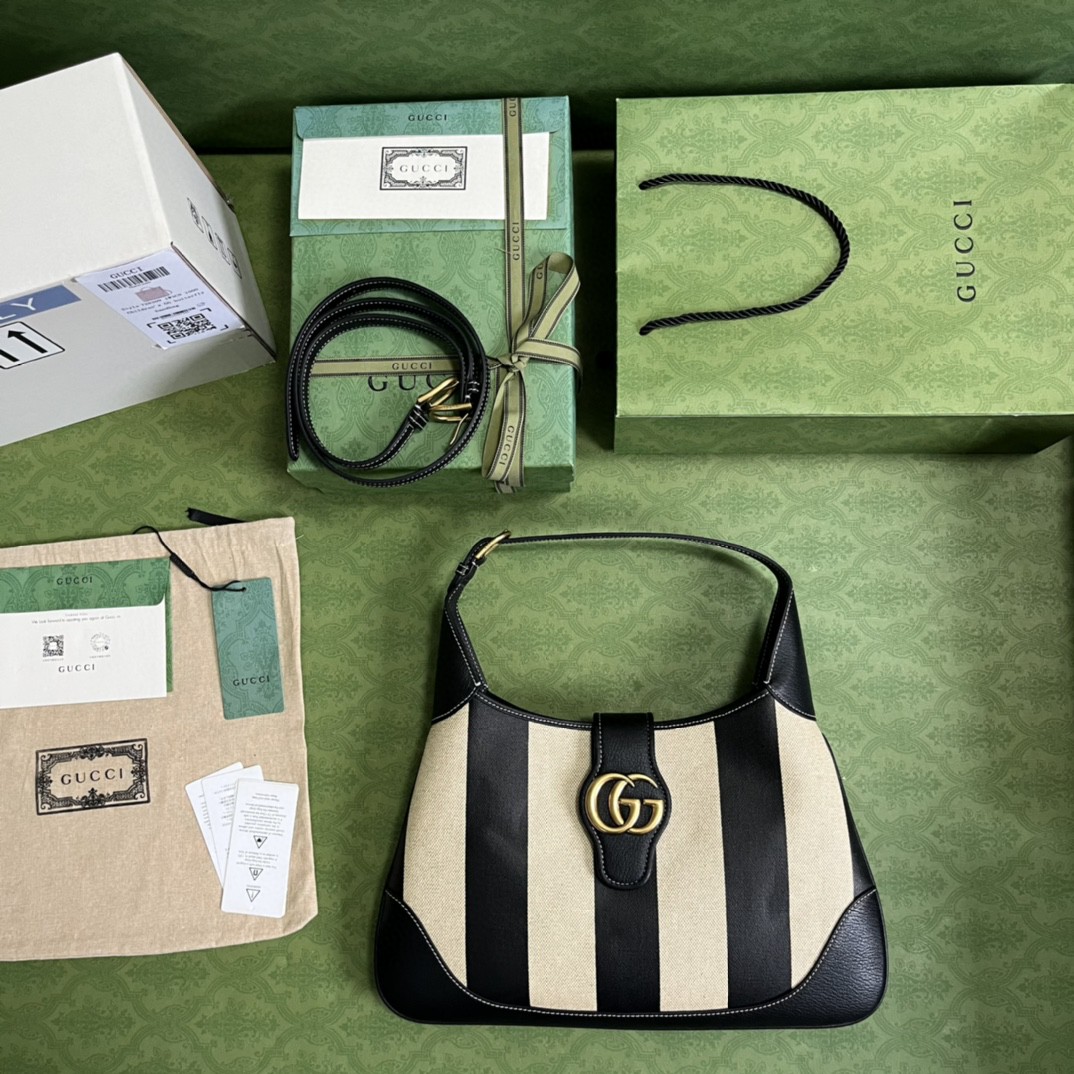 G*u*i aphrodite medium shoulder bag