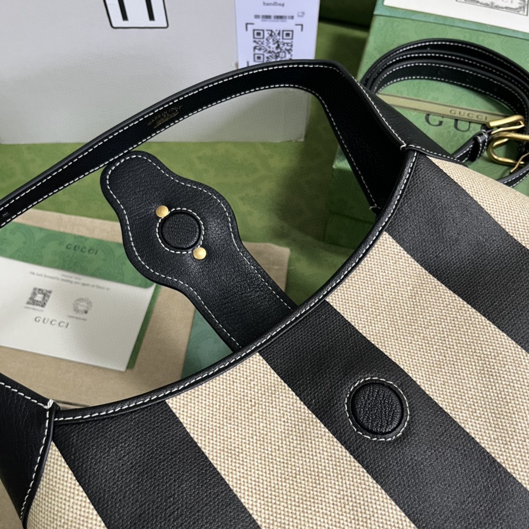 G*u*i aphrodite medium shoulder bag