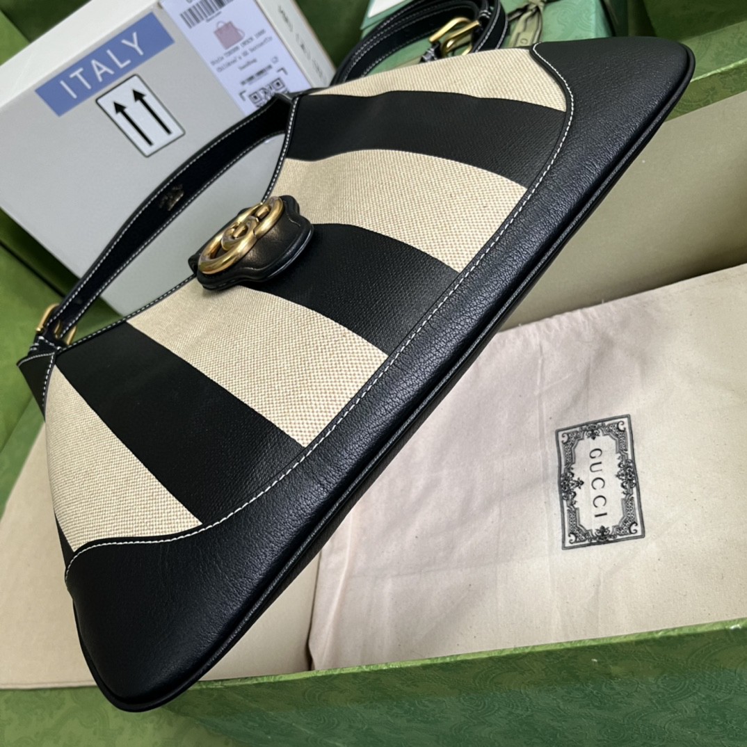 G*u*i aphrodite medium shoulder bag