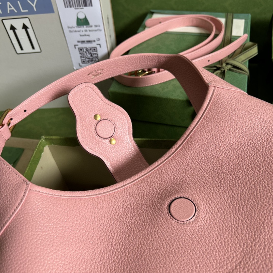 G*u*i aphrodite medium shoulder bag