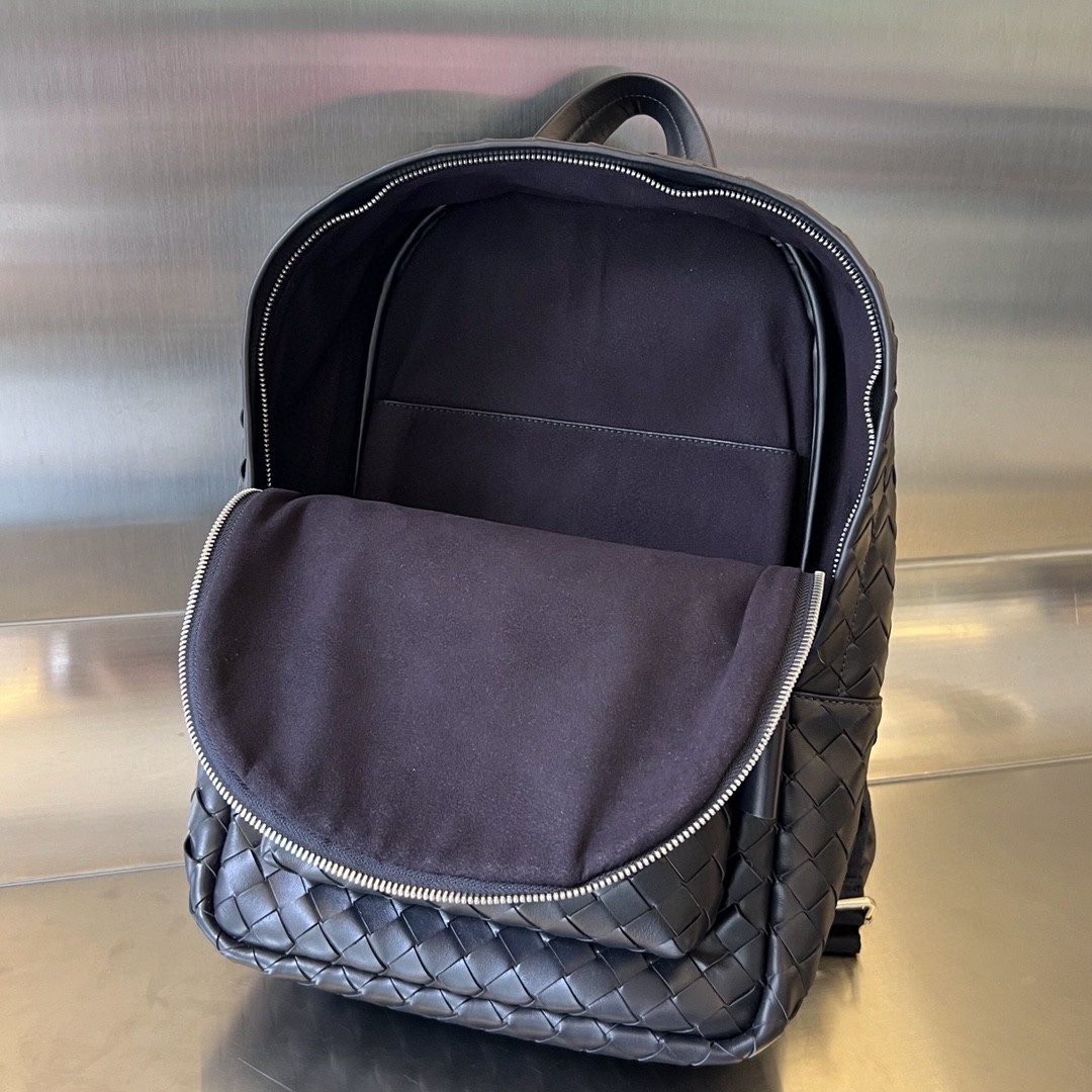 bo*te*ga Ve*ne*ta bv small intrecciato backpack