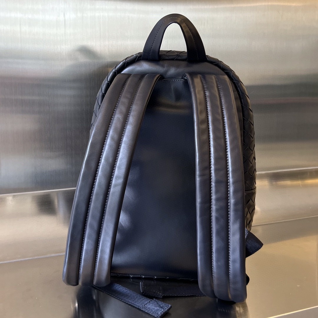bo*te*ga Ve*ne*ta bv small intrecciato backpack