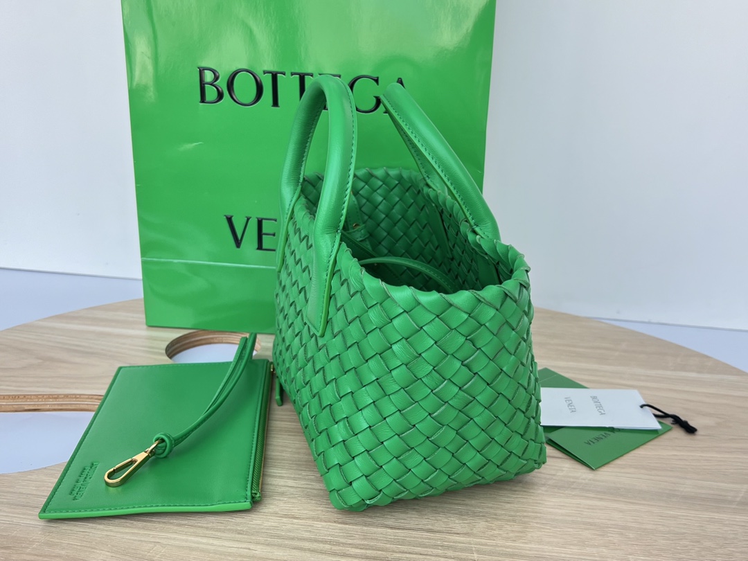 bo*te*ga Ve*ne*ta cabat mini