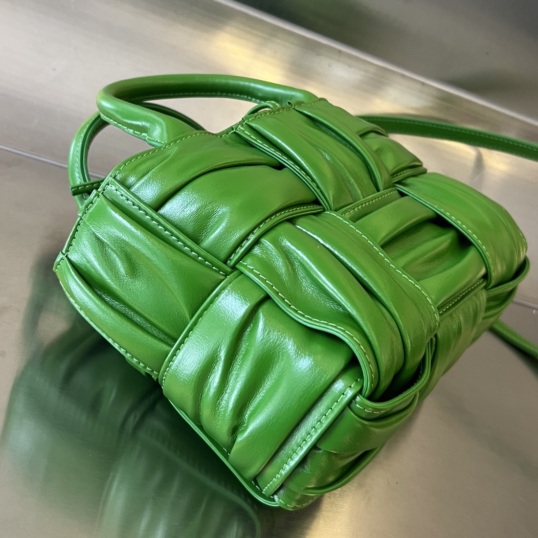 bo*te*ga Ve*ne*ta bv candy arco tote bag