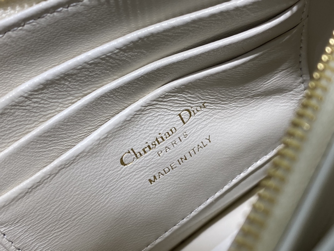 D*or caro zipped pouch with chain