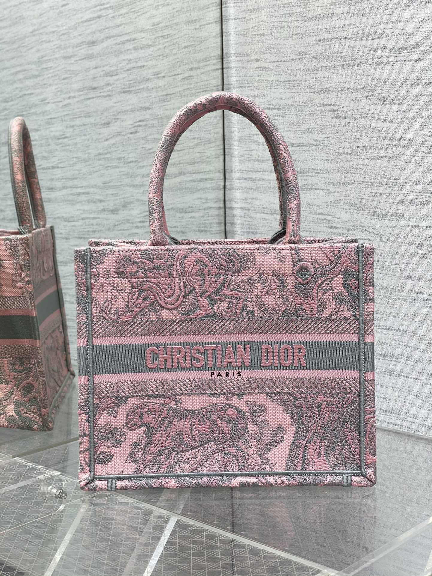 small D*or book tote