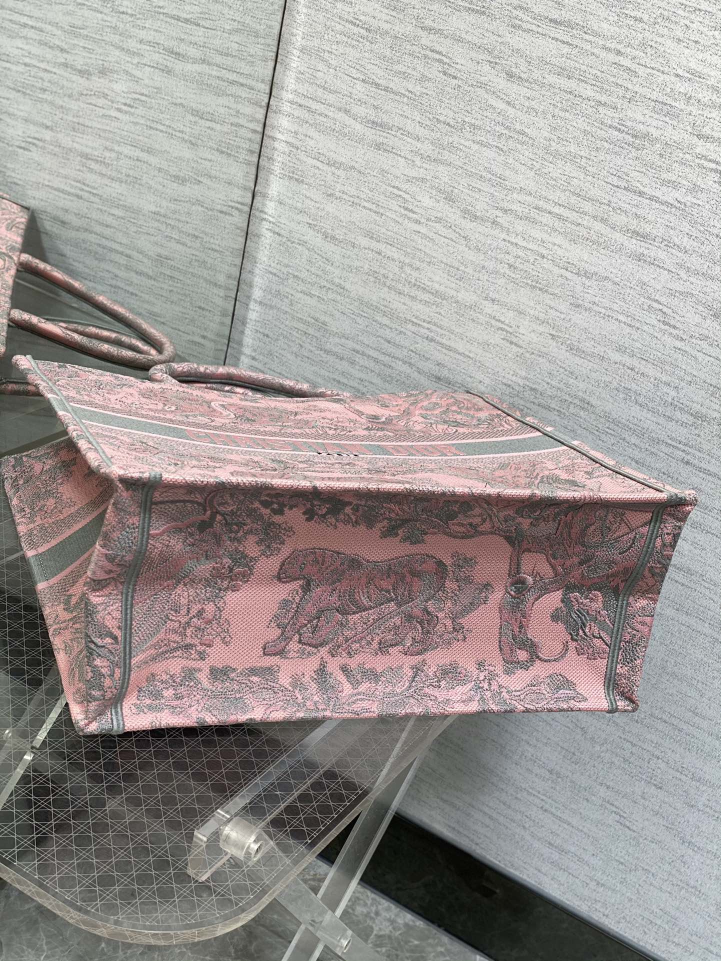large D*or book tote