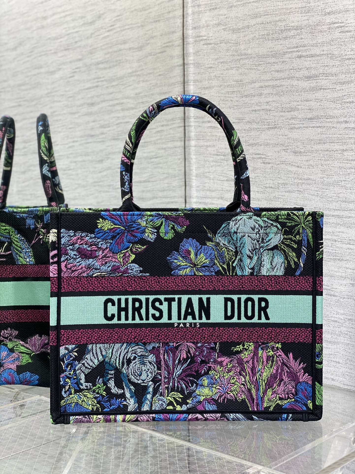 medium D*or book tote