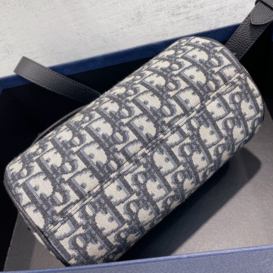 ROLLER MESSENGER BAG