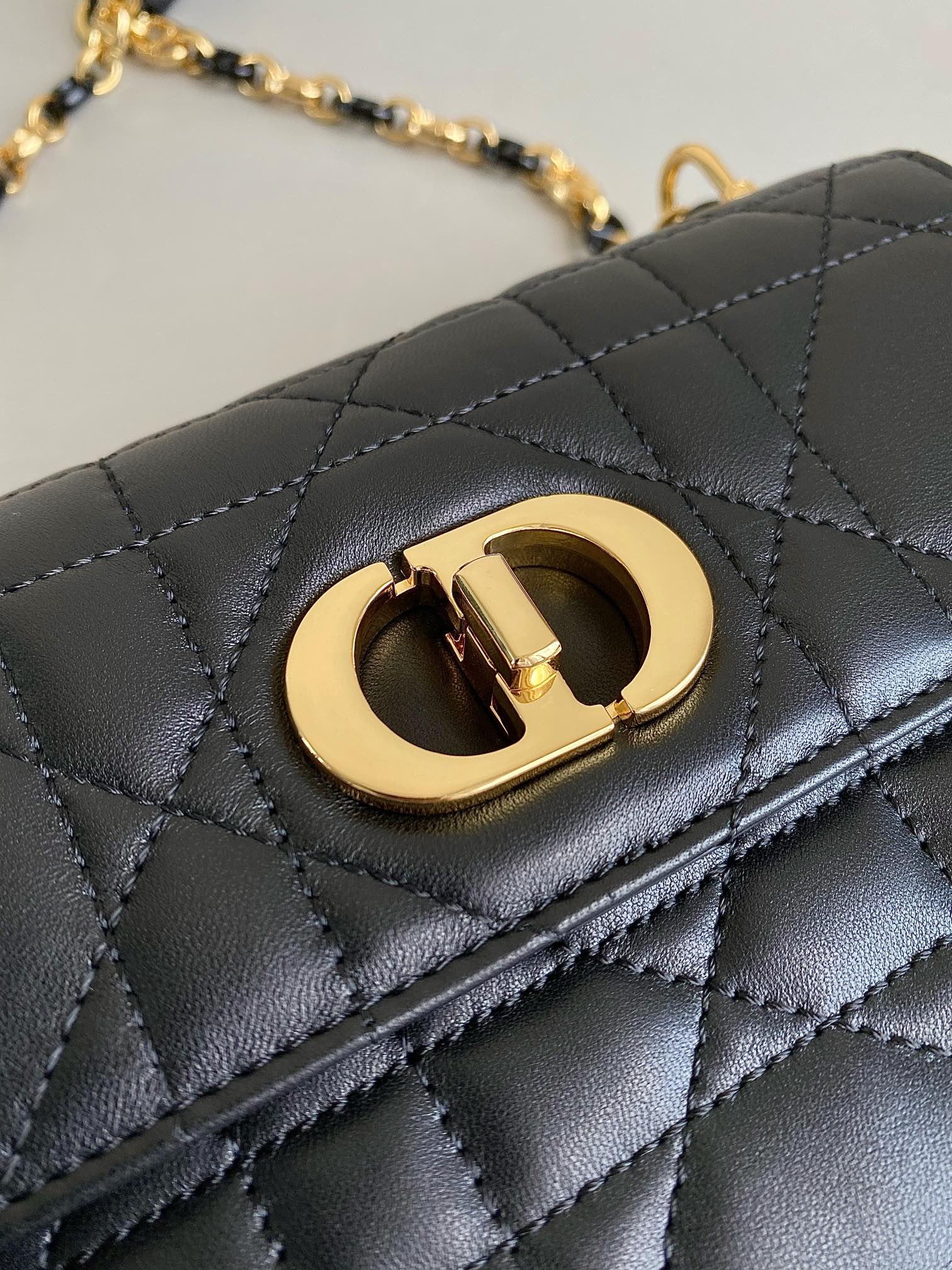 D*or miss caro bag