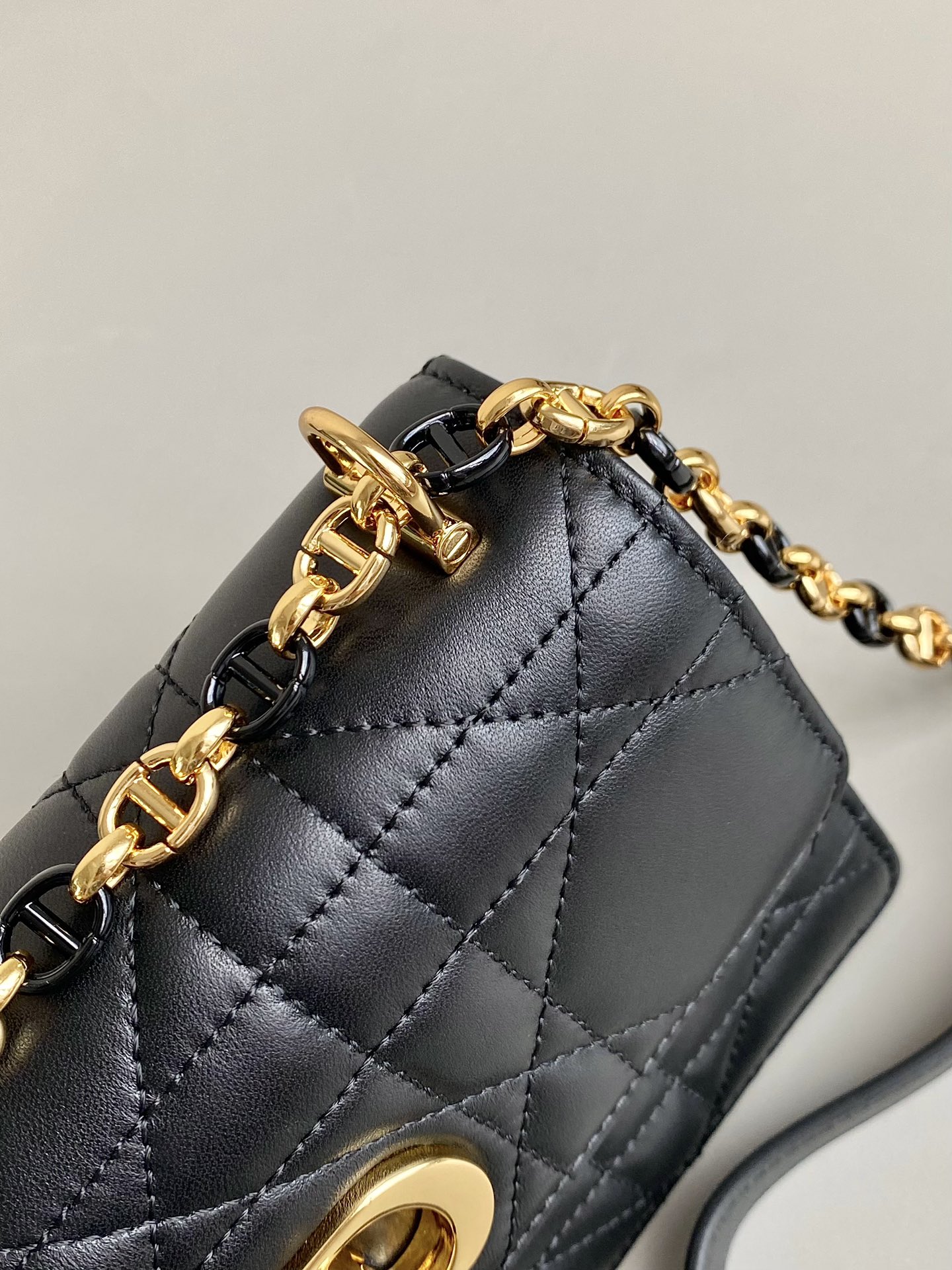 D*or miss caro bag