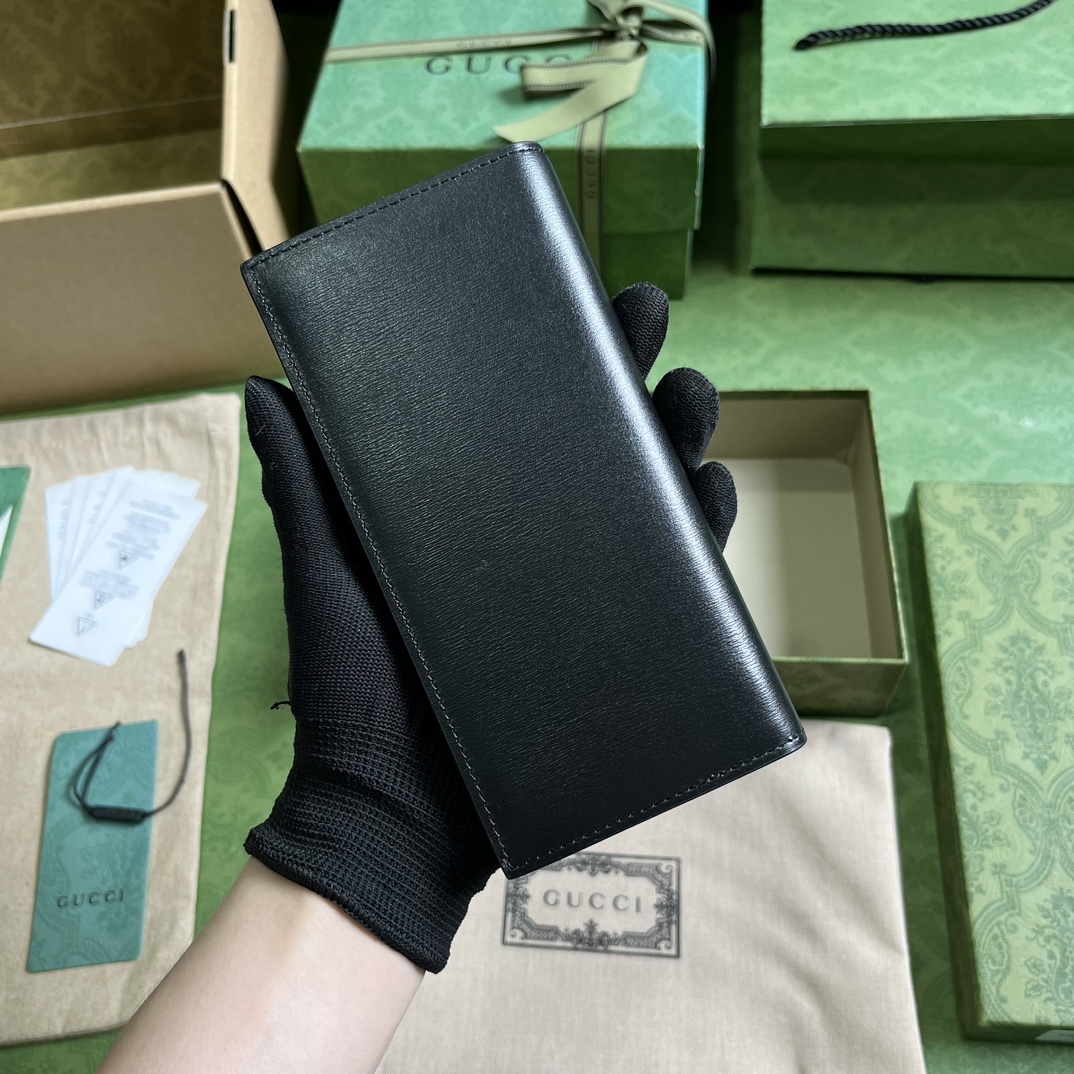 G*u*i long wallet