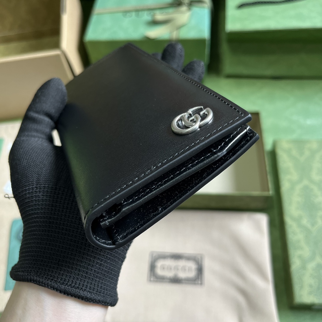 G*u*i long wallet