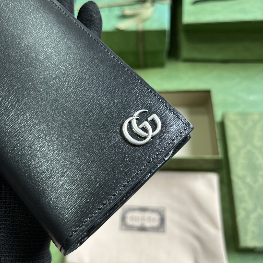 G*u*i long wallet