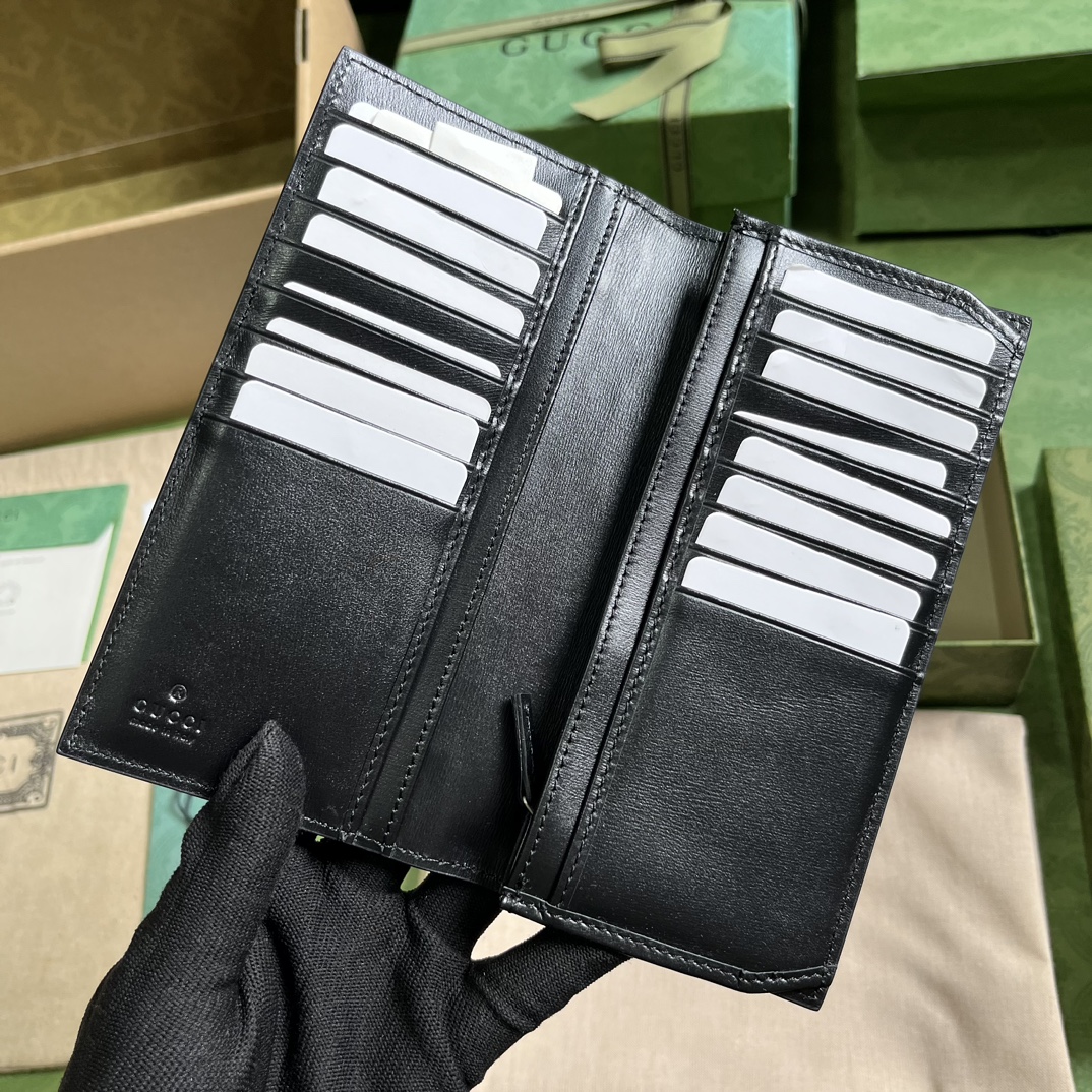G*u*i long wallet