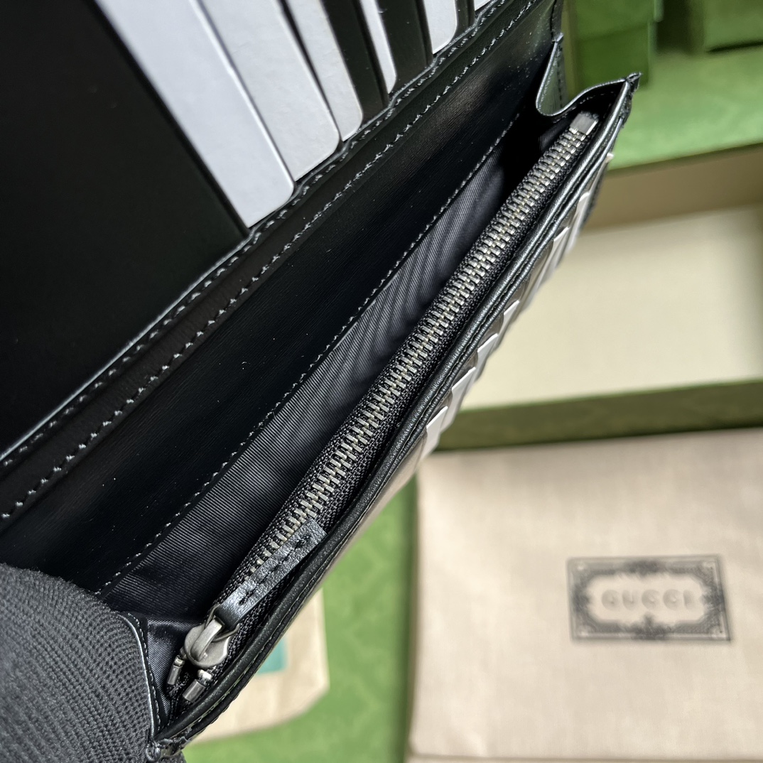 G*u*i long wallet