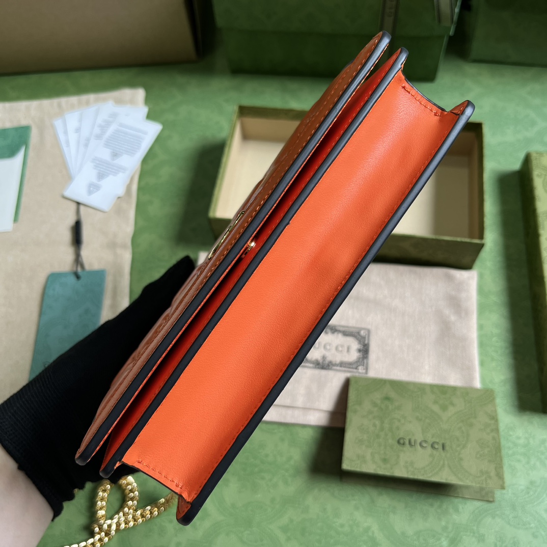 G*u*i gg matelassÉ chain wallet