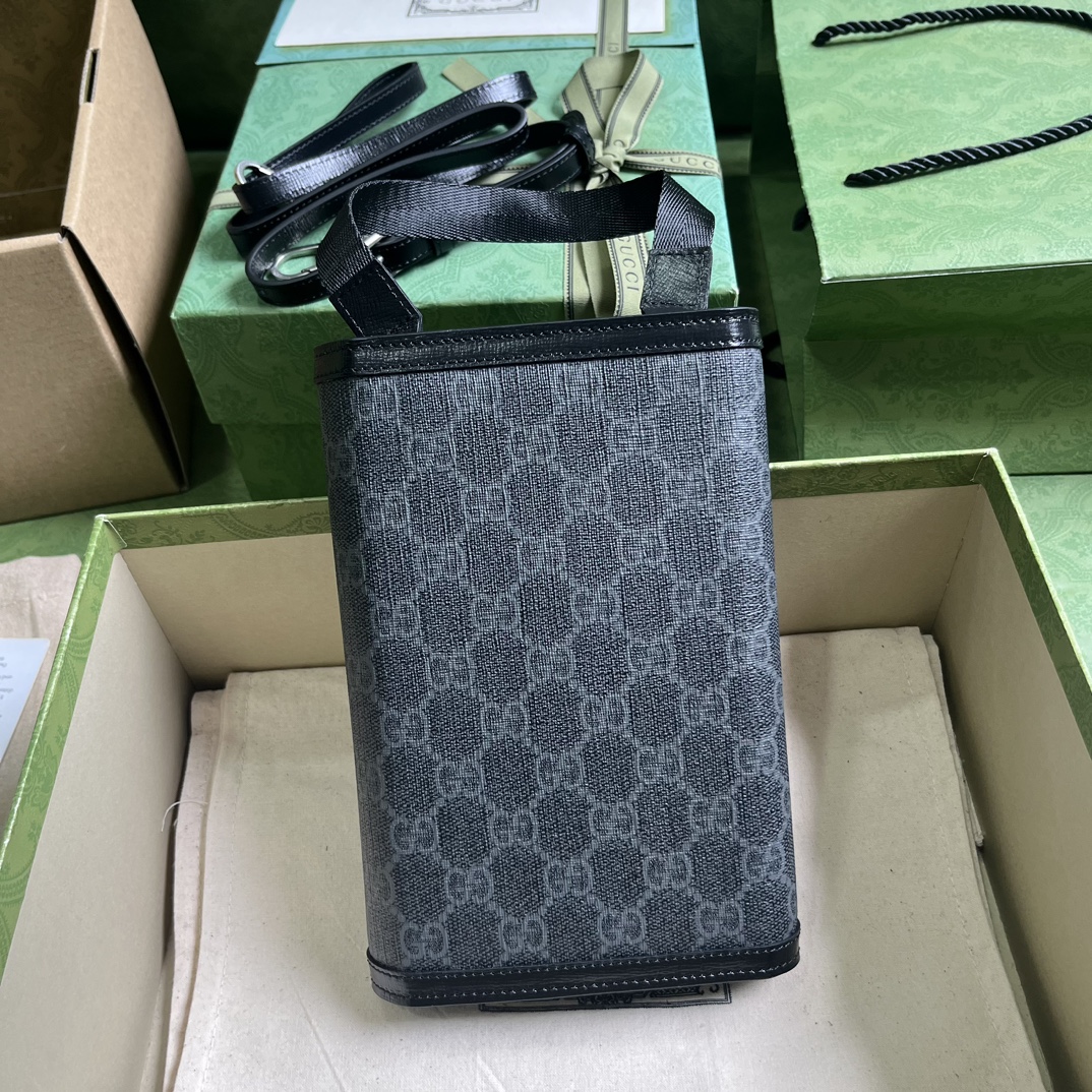 G*u*i gg top handle wallet