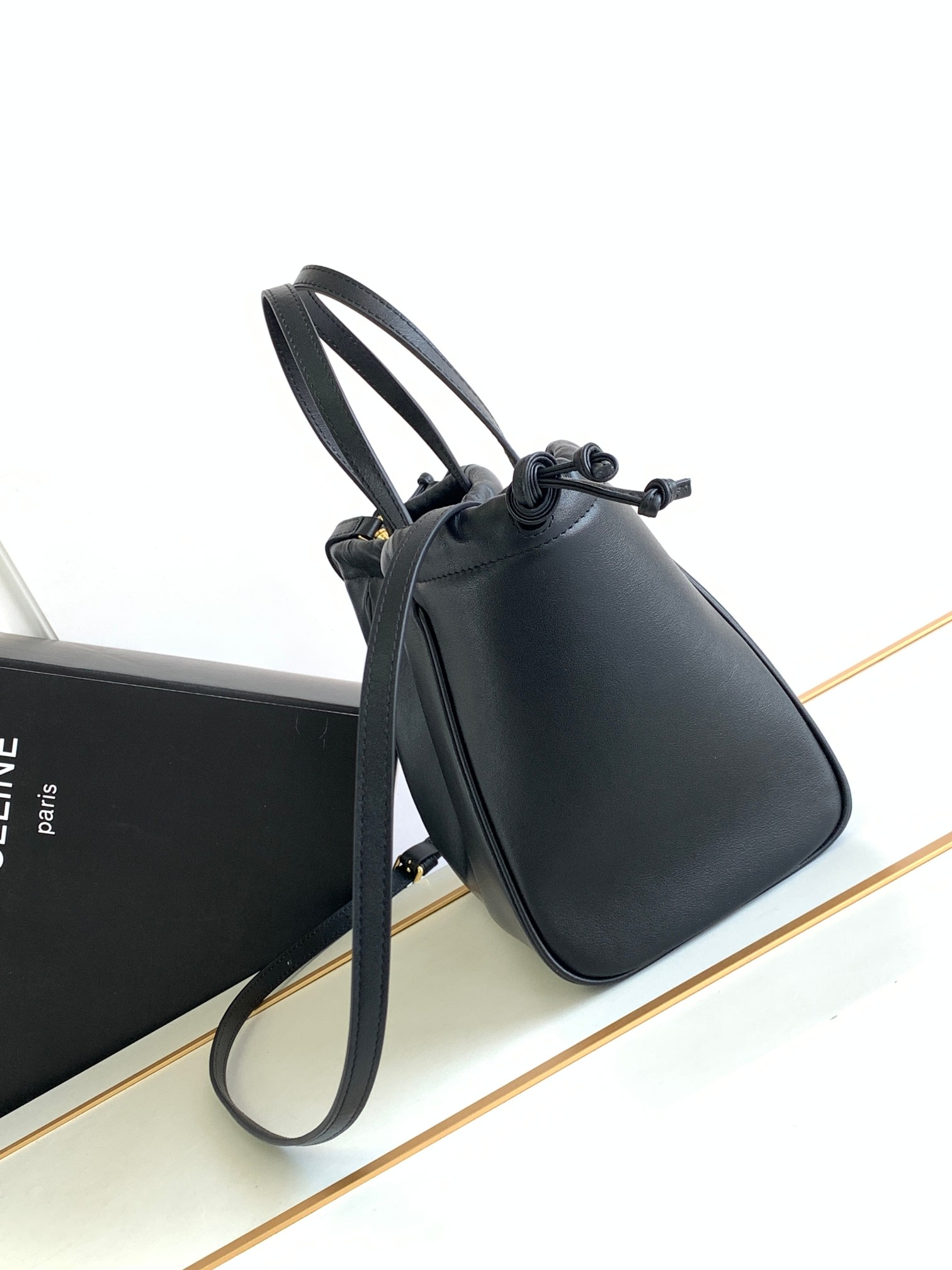 Ce**e small cabas drawstring cuir triomphe