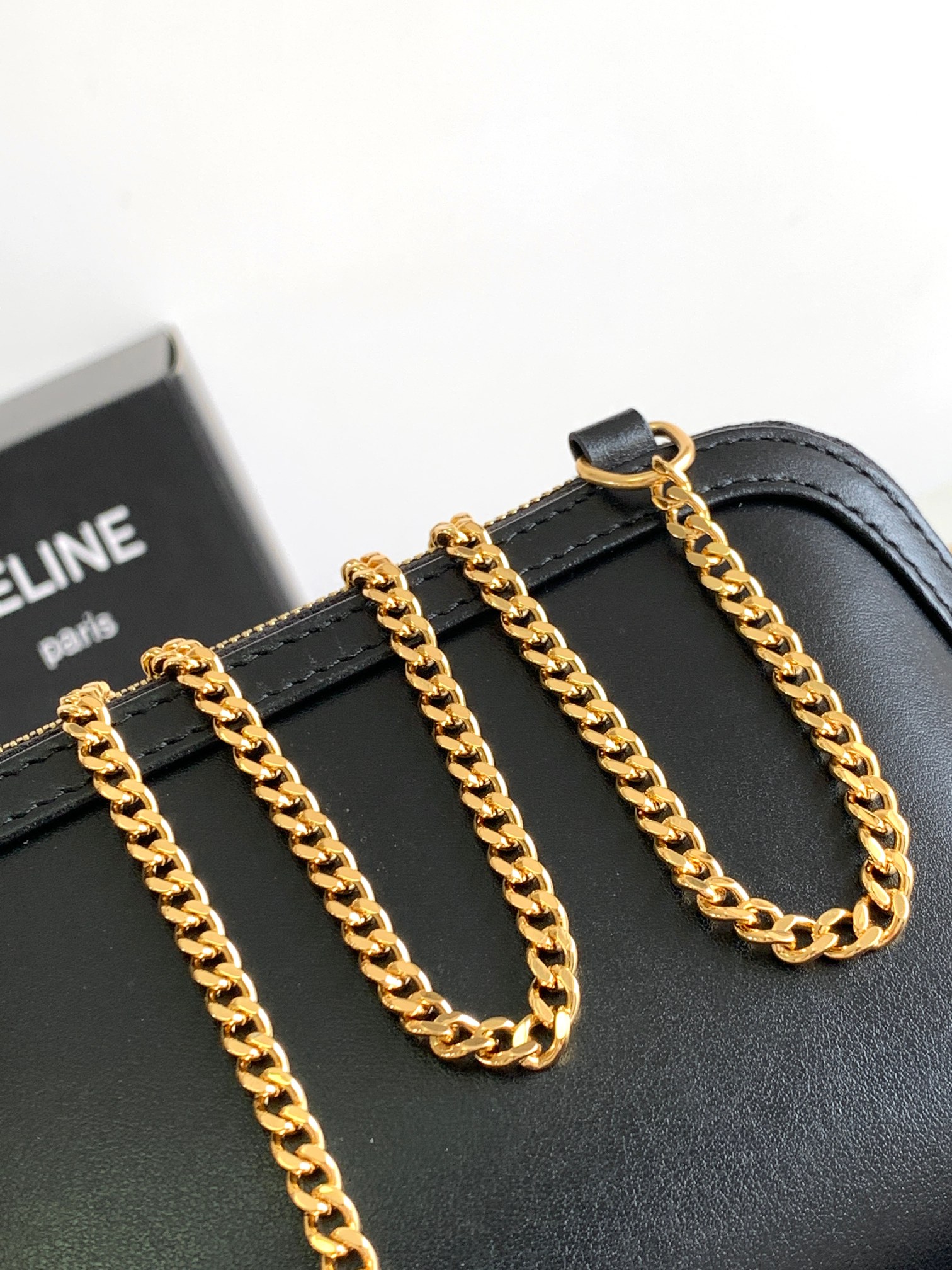 Ce**e clutch on chain cuir triomphe
