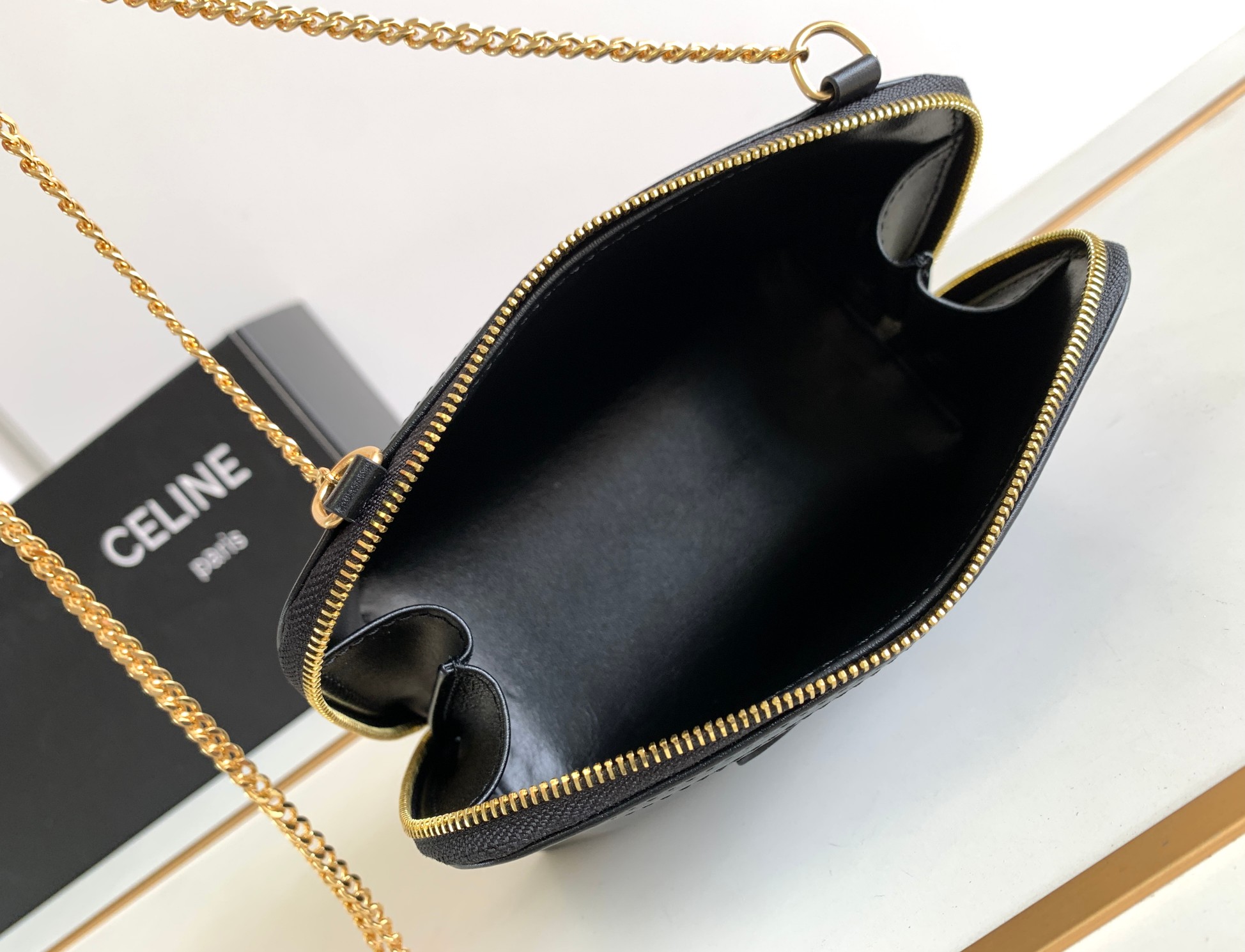 Ce**e clutch on chain cuir triomphe