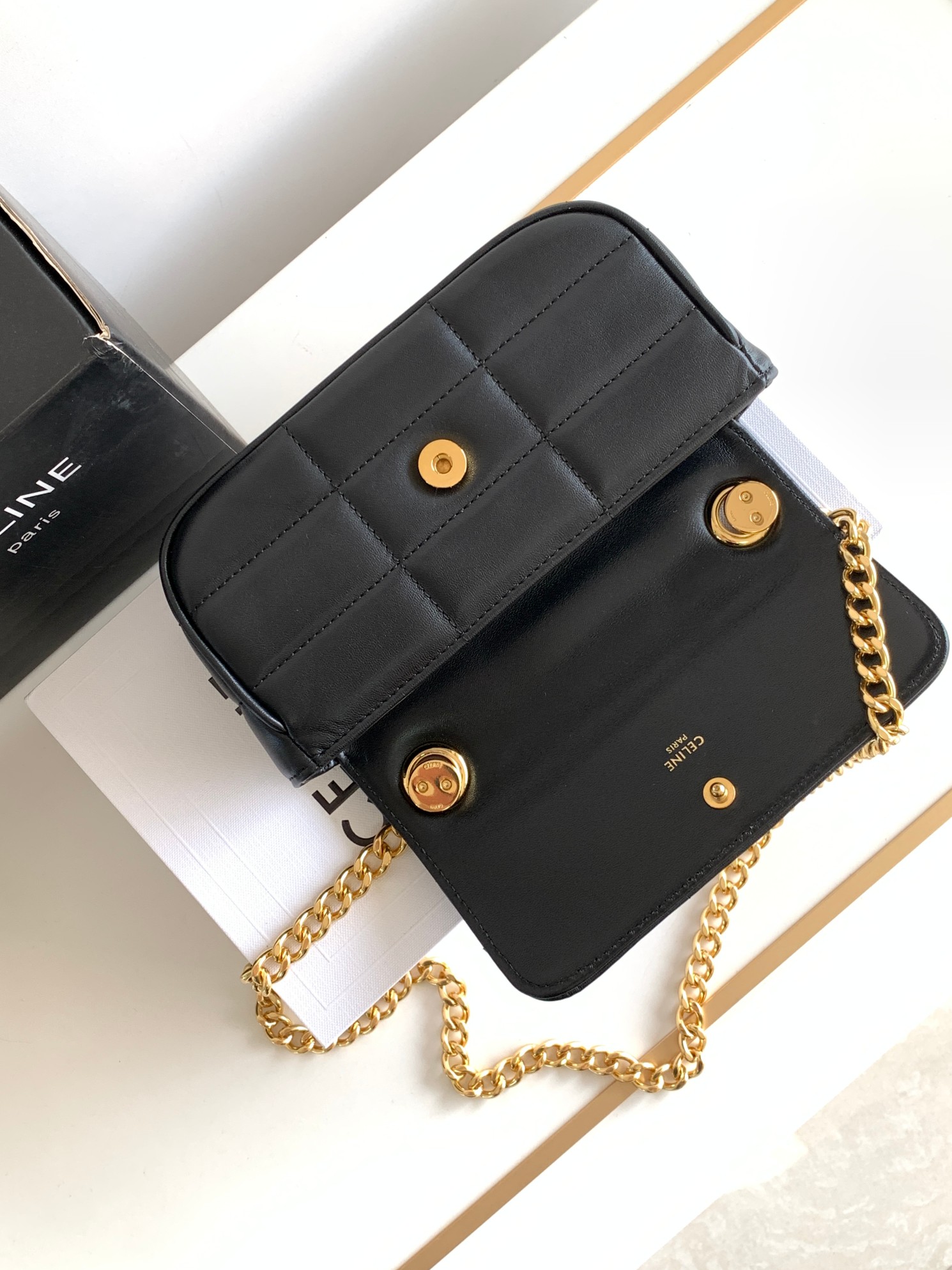 ce**e chain shoulder bag matelasse monoCh*0me ce**e in quilted goatskin