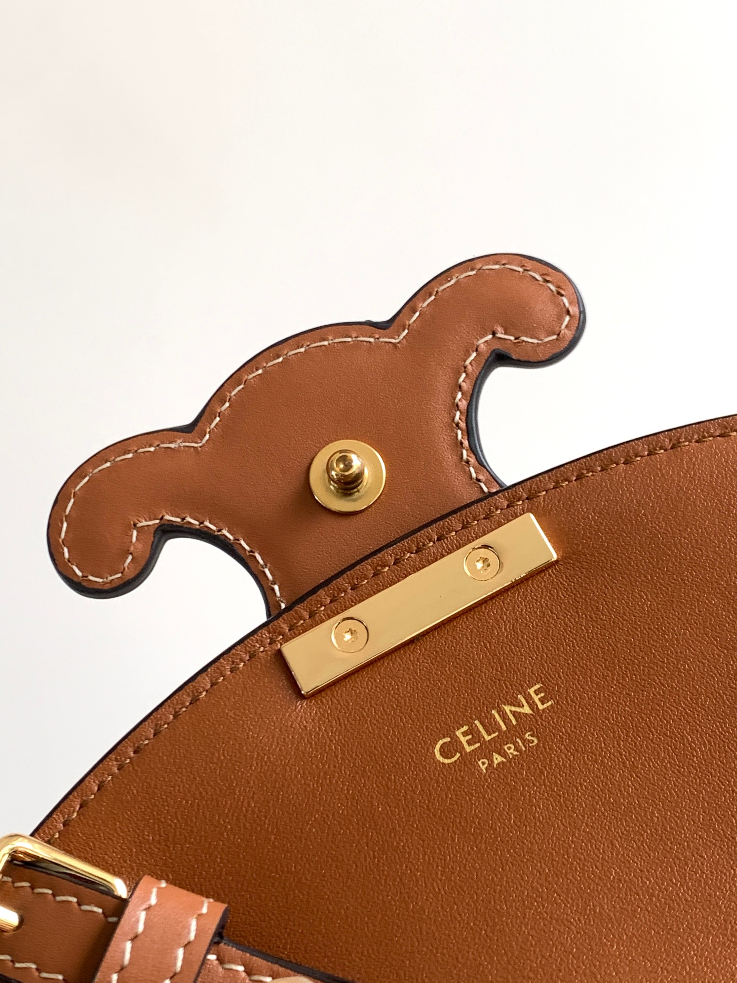 Ce**e besace cuir triomphe