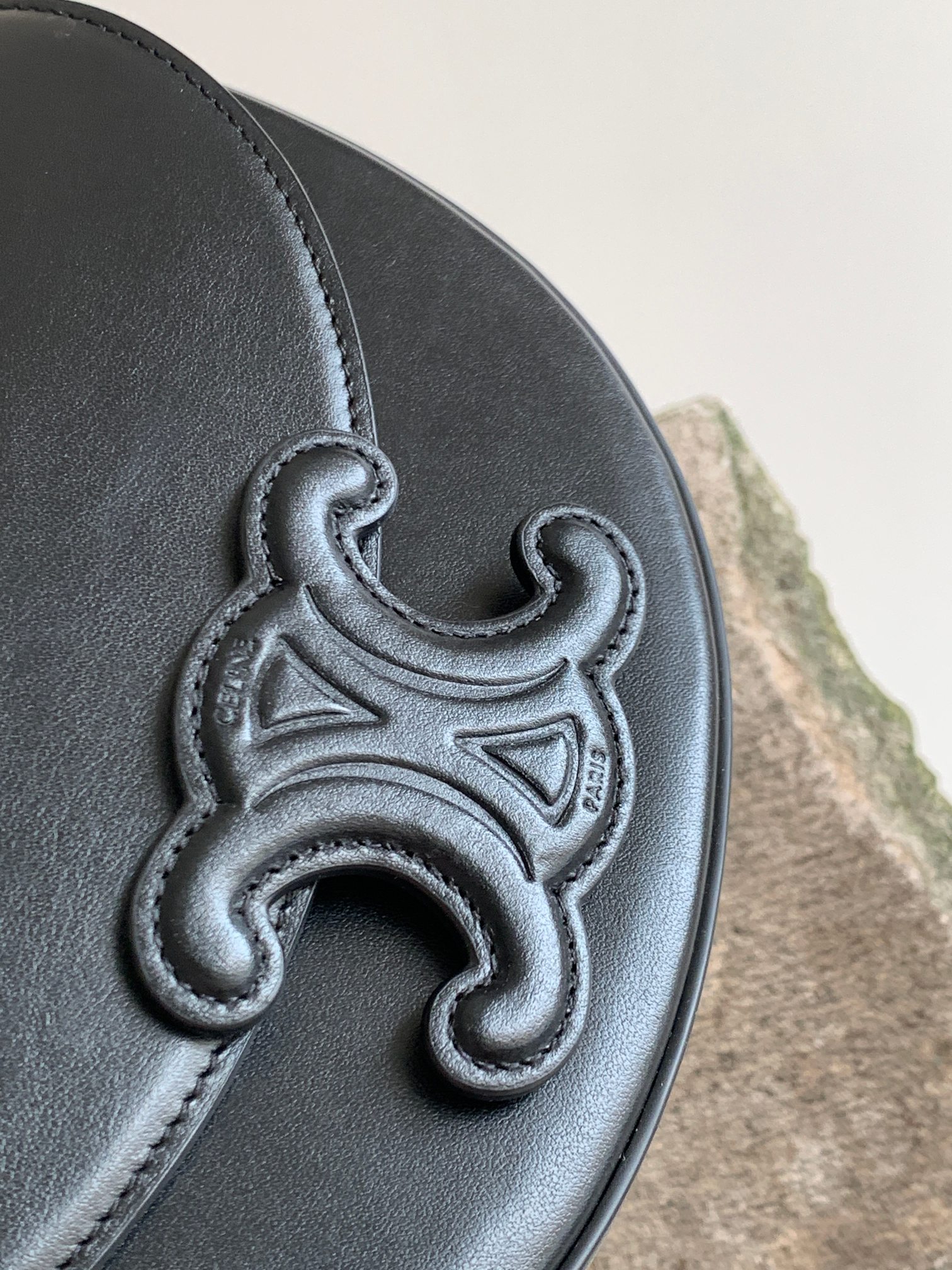 Ce**e besace cuir triomphe