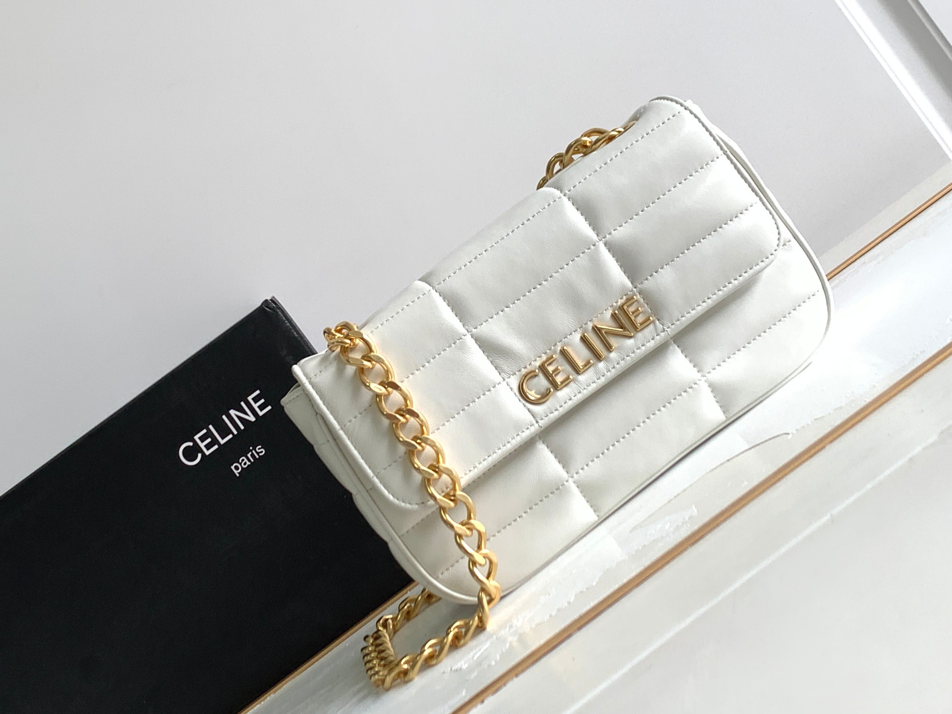 ce**e chain shoulder bag matelasse monoCh*0me