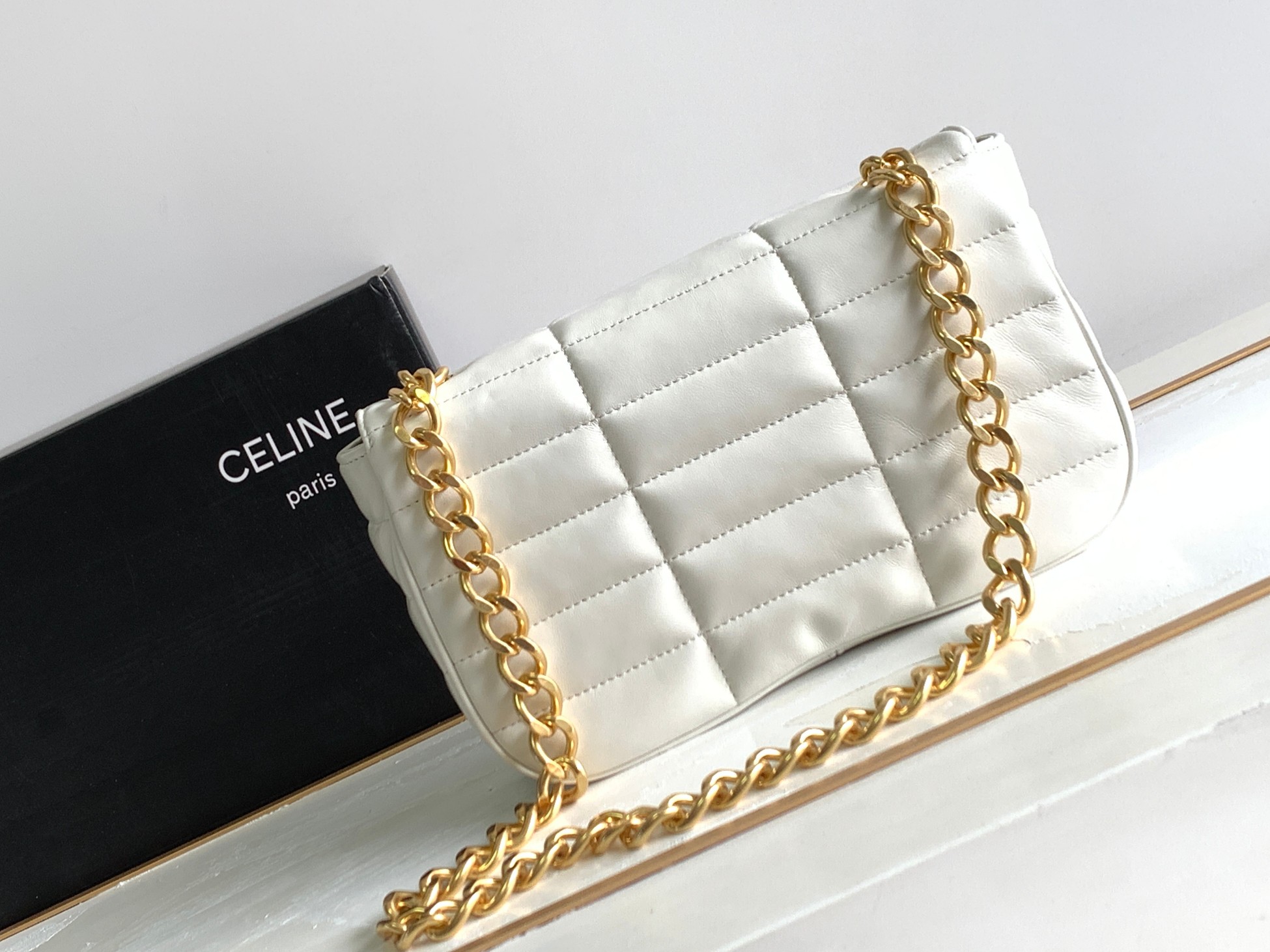 ce**e chain shoulder bag matelasse monoCh*0me