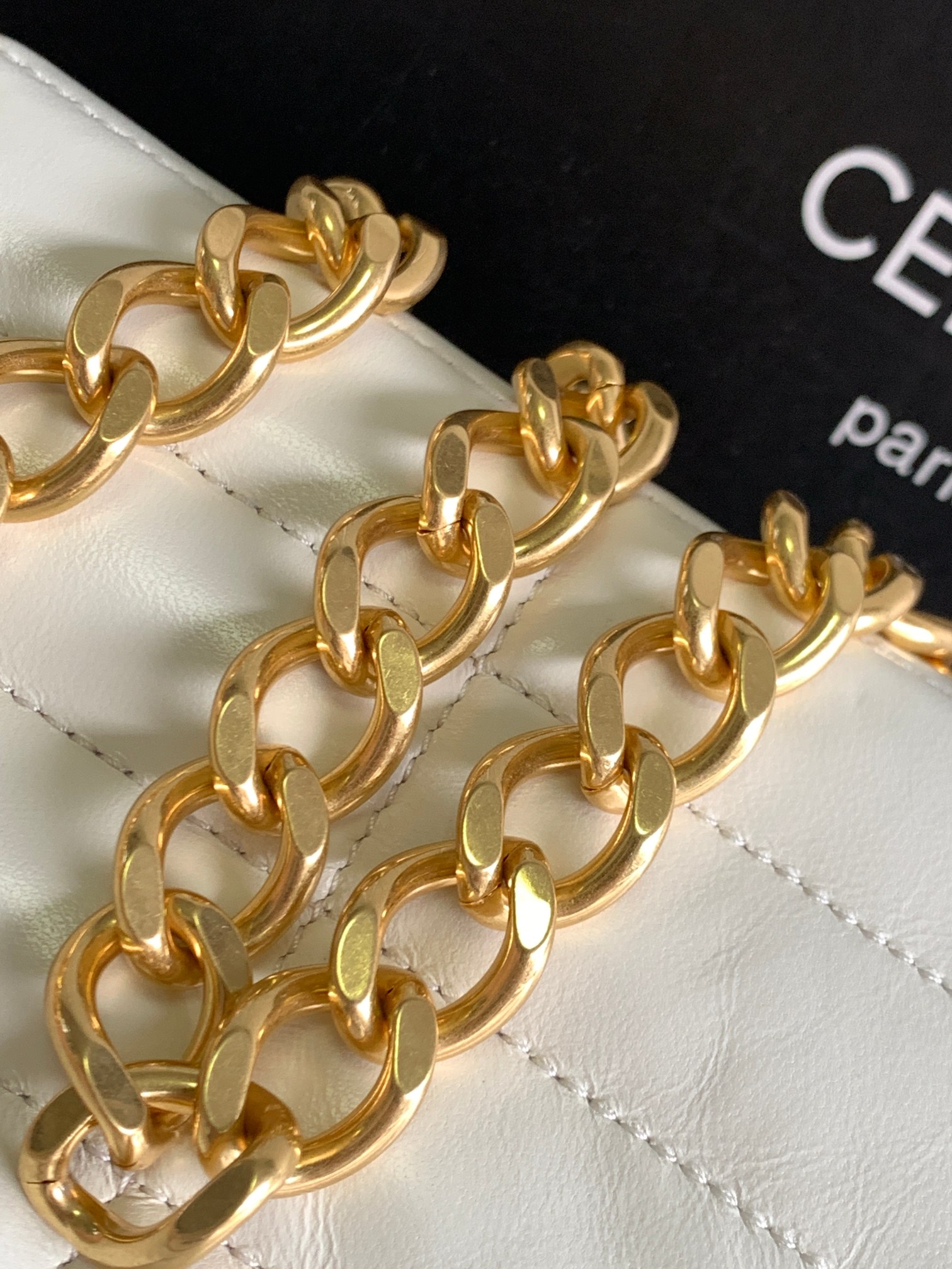 ce**e chain shoulder bag matelasse monoCh*0me