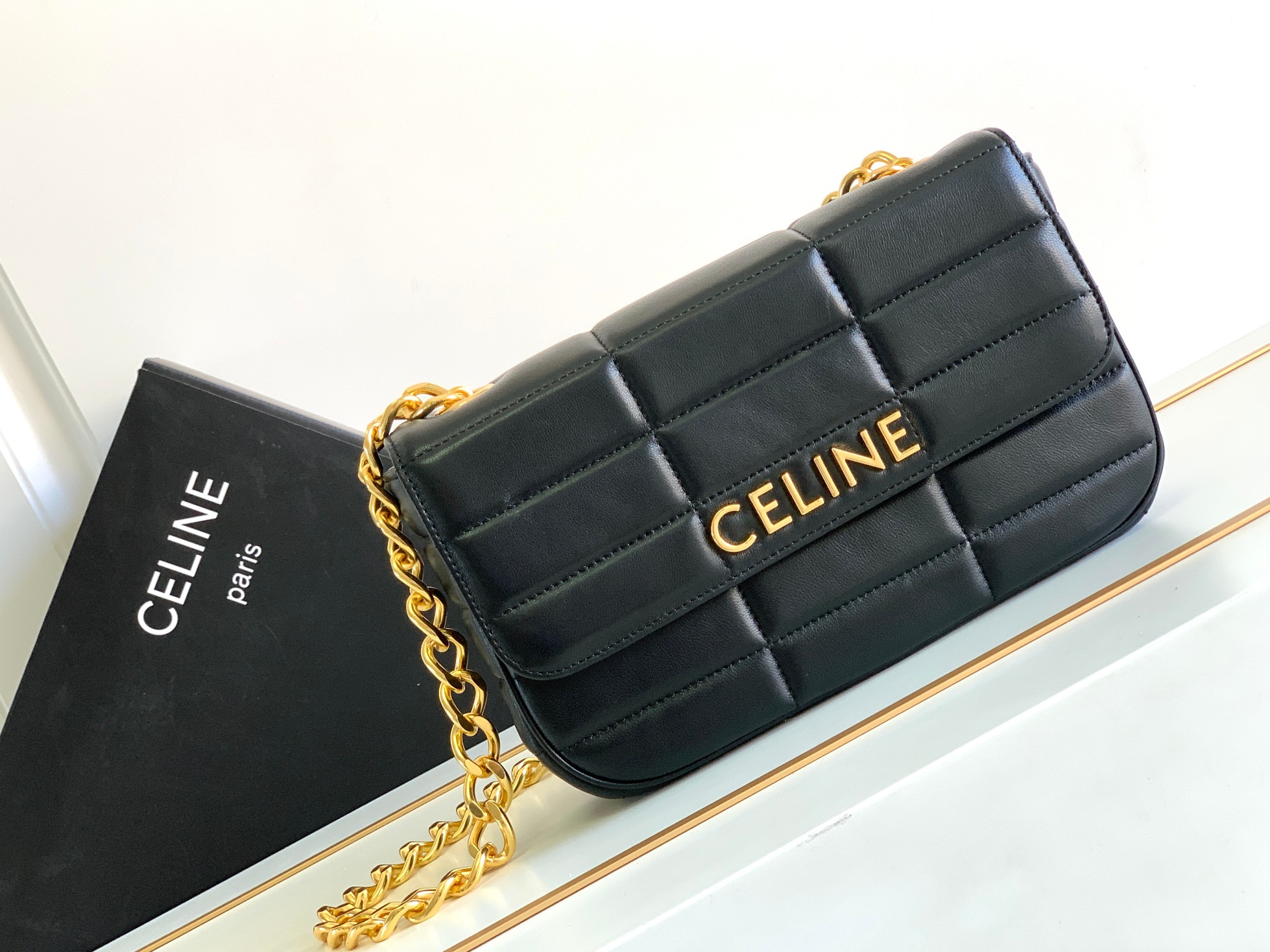 ce**e chain shoulder bag matelasse monoCh*0me