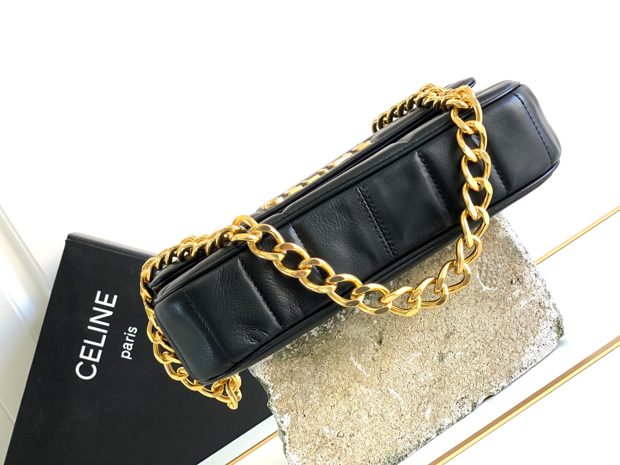 ce**e chain shoulder bag matelasse monoCh*0me
