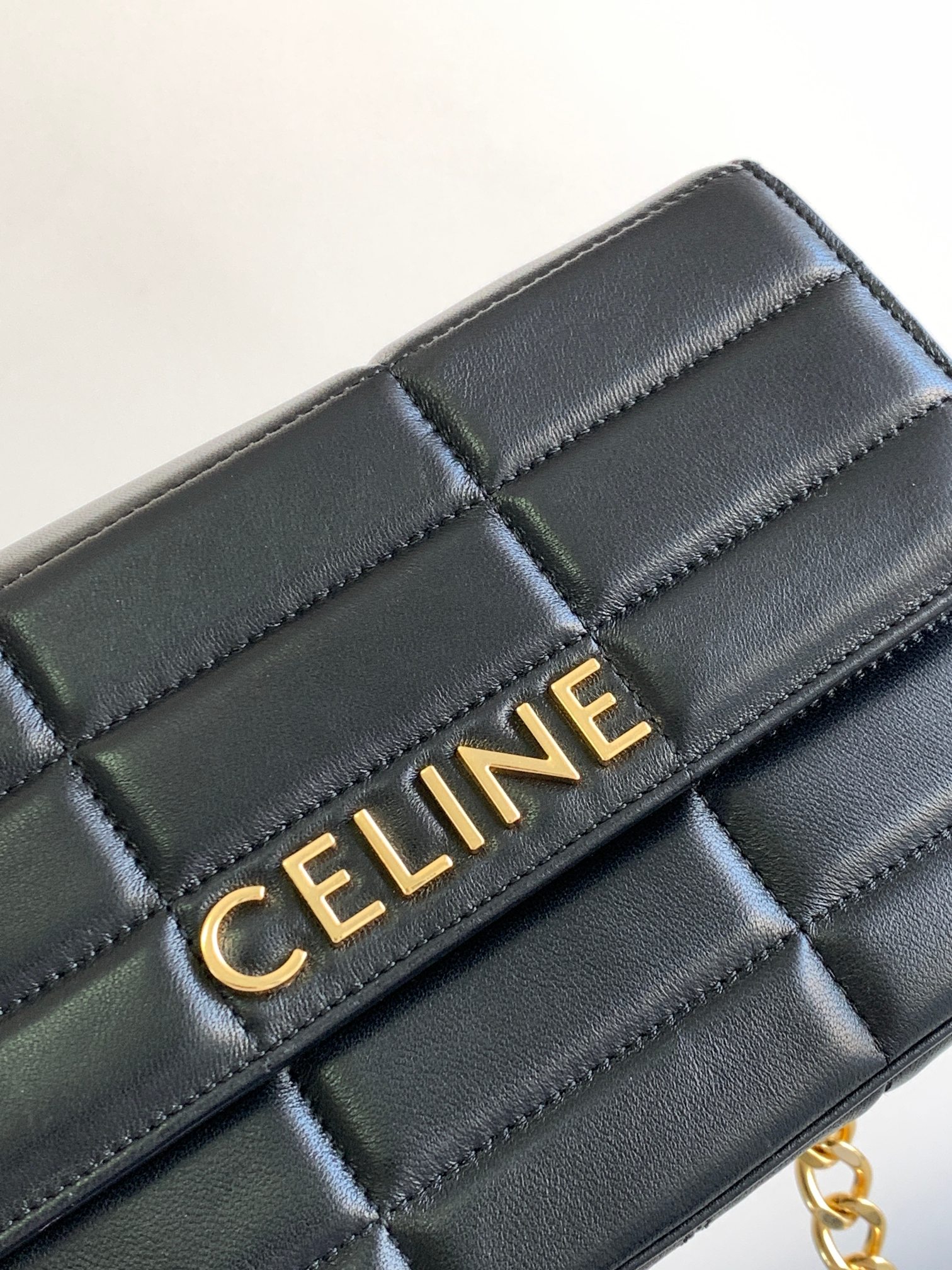 ce**e chain shoulder bag matelasse monoCh*0me