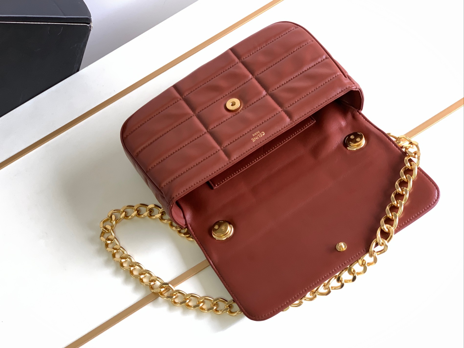 ce**e chain shoulder bag matelasse monoCh*0me