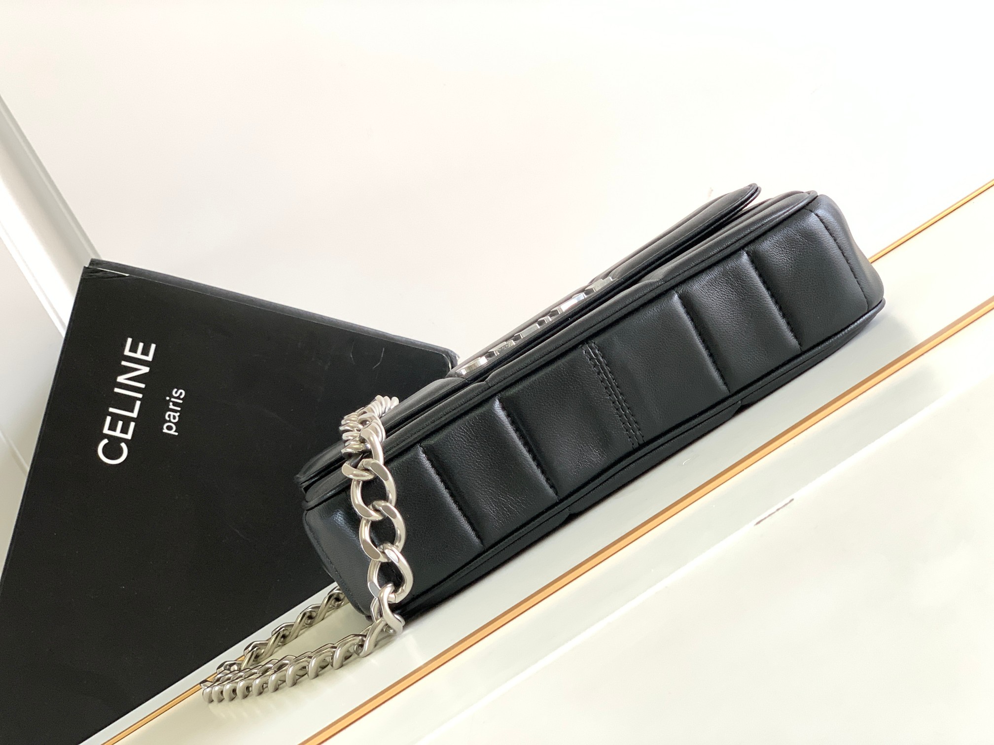 ce**e chain shoulder bag matelasse monoCh*0me