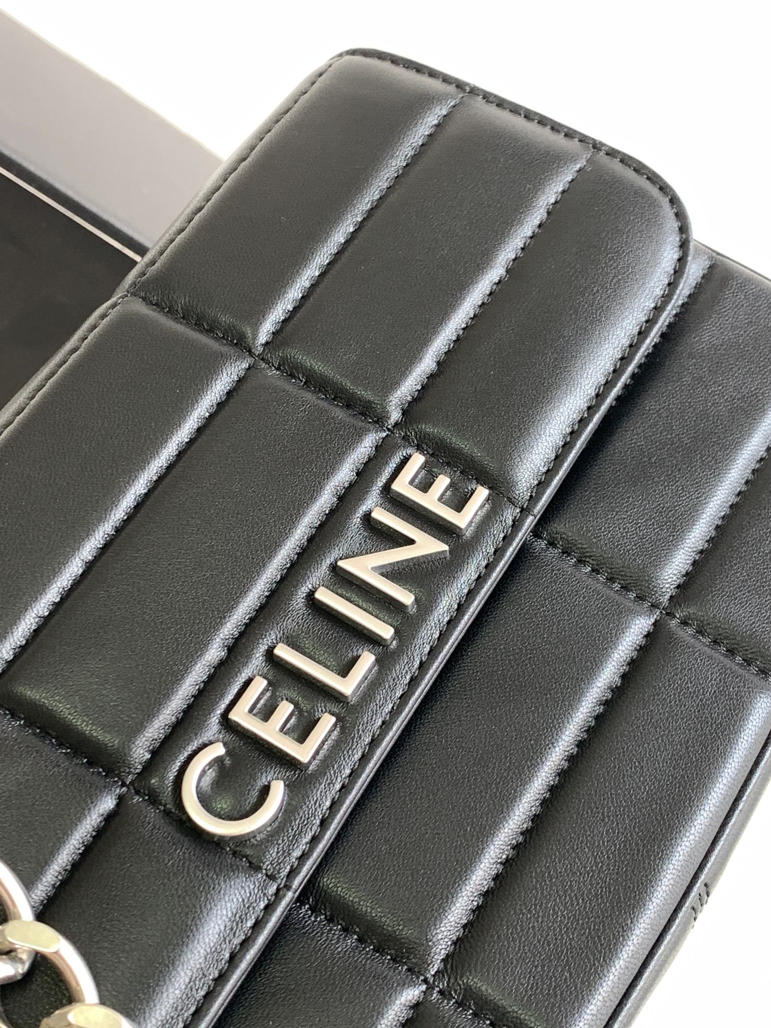 ce**e chain shoulder bag matelasse monoCh*0me