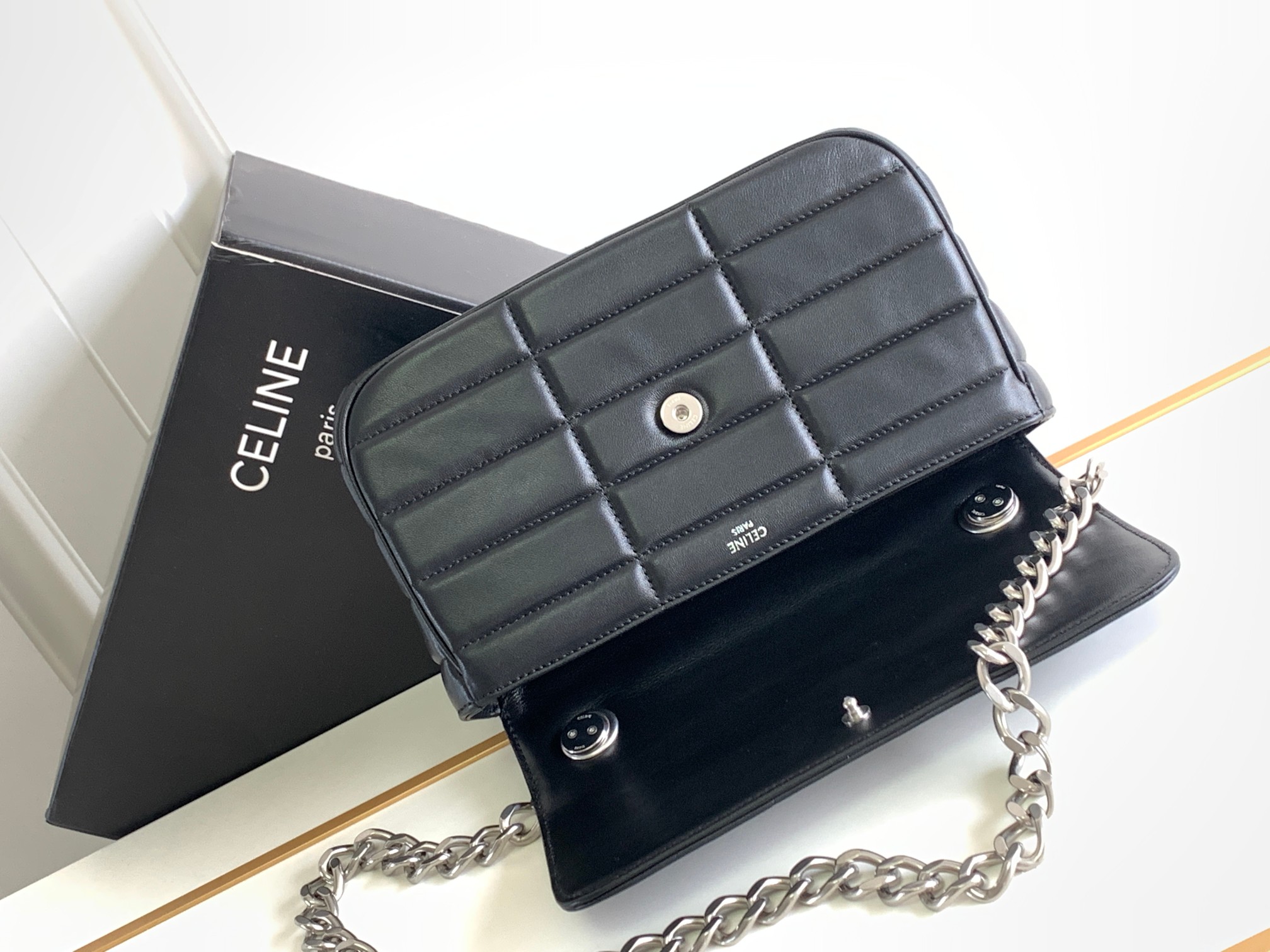 ce**e chain shoulder bag matelasse monoCh*0me