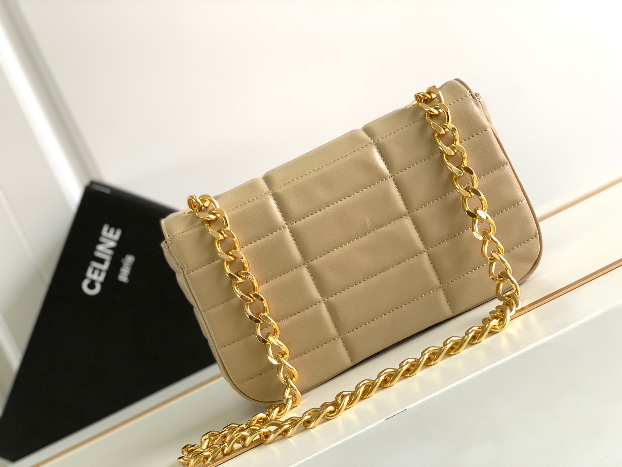 ce**e chain shoulder bag matelasse monoCh*0me