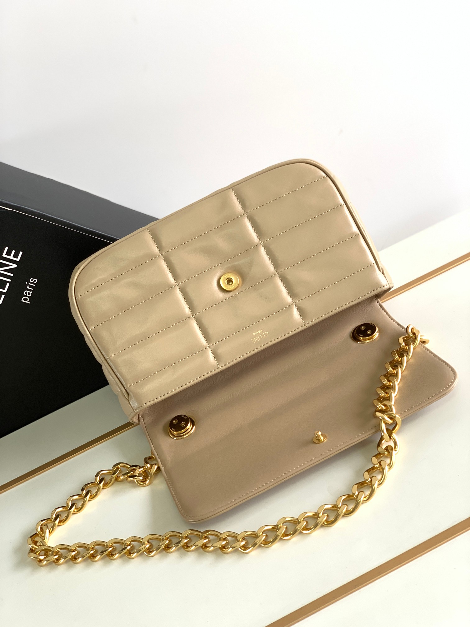 ce**e chain shoulder bag matelasse monoCh*0me